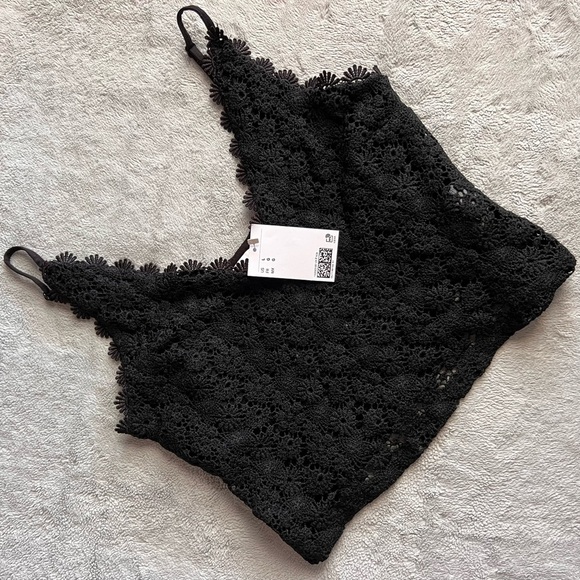 H&M Tops - NWT H&M Floral Crochet Sleeveless Boho Tank Crop Top Black Large Sz L